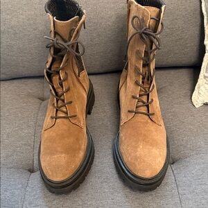 Woman’s suede leather Lace-Up Boots